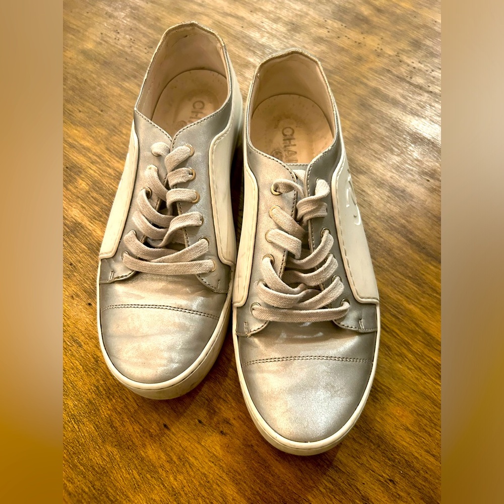 Chanel Metallic Silver/White Leather And Rubber CC Low Top Sneakers Size 39